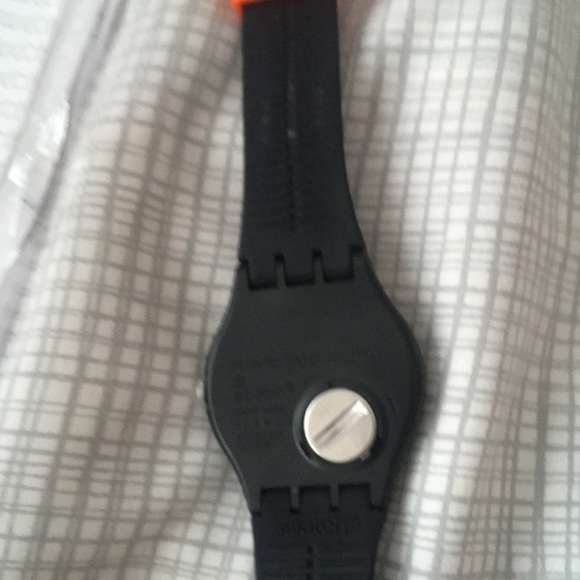 I am selling a very good Swatch Watch. - Picture 6 of 7